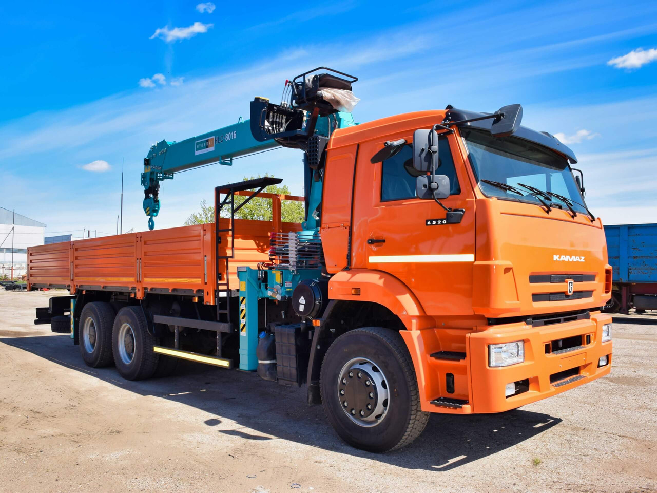 Бортовой автомобиль КАМАЗ 6520 с КМУ HKTC HLC-8016L - Бортовой грузовик/ Платформа, Автоманипулятор: фото 1 Бортовой автомобиль КАМАЗ 6520 с КМУ HKTC HLC-8016L - Бортовой грузовик/ Платформа, Автоманипулятор: фото 1