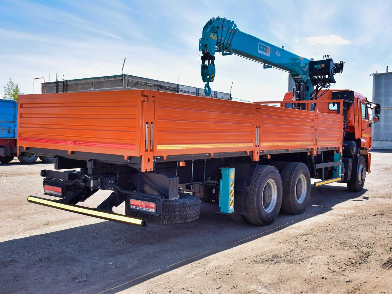 Бортовой автомобиль КАМАЗ 6520 с КМУ HKTC HLC-8016L - Бортовой грузовик/ Платформа, Автоманипулятор: фото 2 Бортовой автомобиль КАМАЗ 6520 с КМУ HKTC HLC-8016L - Бортовой грузовик/ Платформа, Автоманипулятор: фото 2