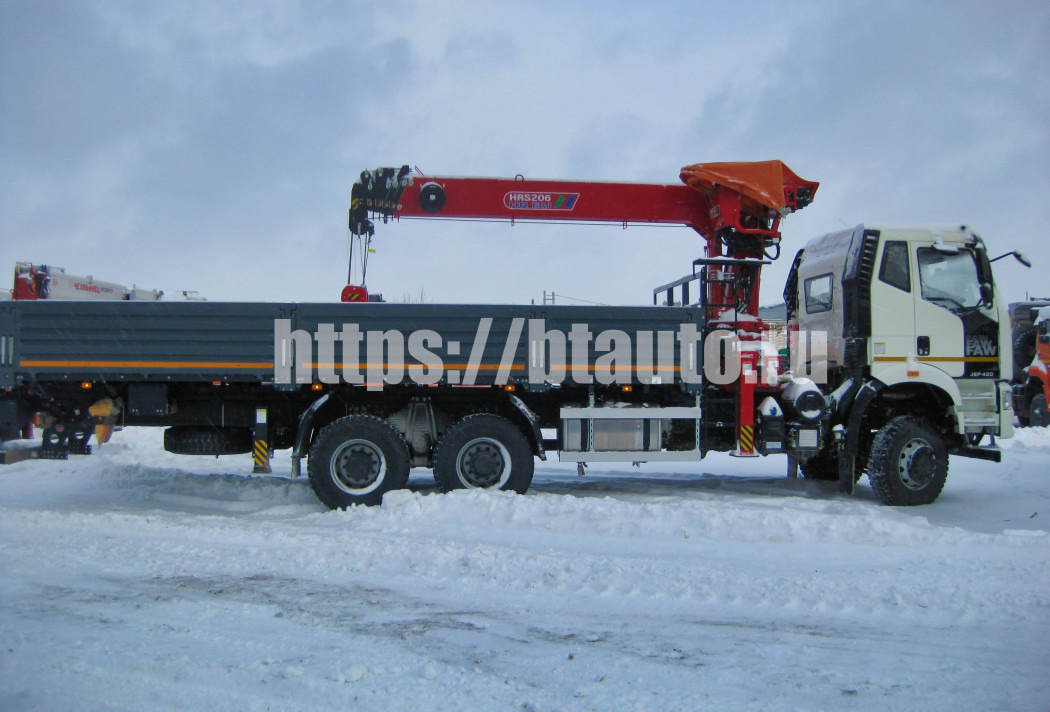 Бортовой автомобиль на базе шасси FAW 3250 (6х6) c КМУ HORYONG HRS 206 - Бортовой грузовик/ Платформа, Автоманипулятор: фото 4 Бортовой автомобиль на базе шасси FAW 3250 (6х6) c КМУ HORYONG HRS 206 - Бортовой грузовик/ Платформа, Автоманипулятор: фото 4