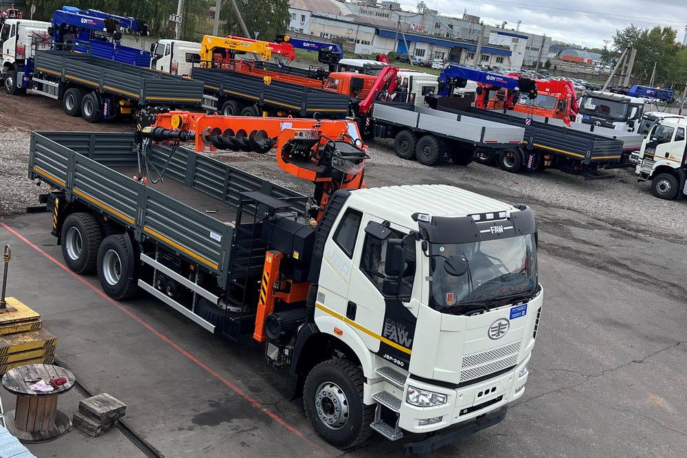 Бортовой автомобиль на базе шасси FAW 3250 c КМУ HANGIL HGC987 - Бортовой грузовик/ Платформа, Автоманипулятор: фото 1 Бортовой автомобиль на базе шасси FAW 3250 c КМУ HANGIL HGC987 - Бортовой грузовик/ Платформа, Автоманипулятор: фото 1