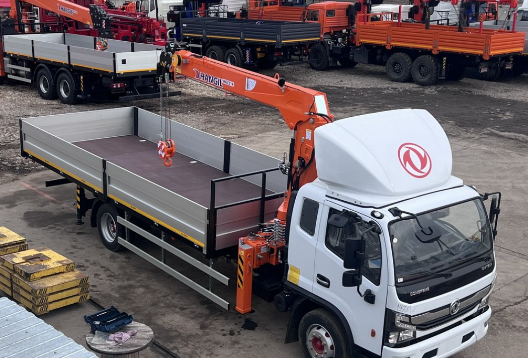 Бортовой автомобиль на шасси DONGFENG C120L с КМУ Hangil HGC514 - Бортовой грузовик/ Платформа, Автоманипулятор: фото 4 Бортовой автомобиль на шасси DONGFENG C120L с КМУ Hangil HGC514 - Бортовой грузовик/ Платформа, Автоманипулятор: фото 4