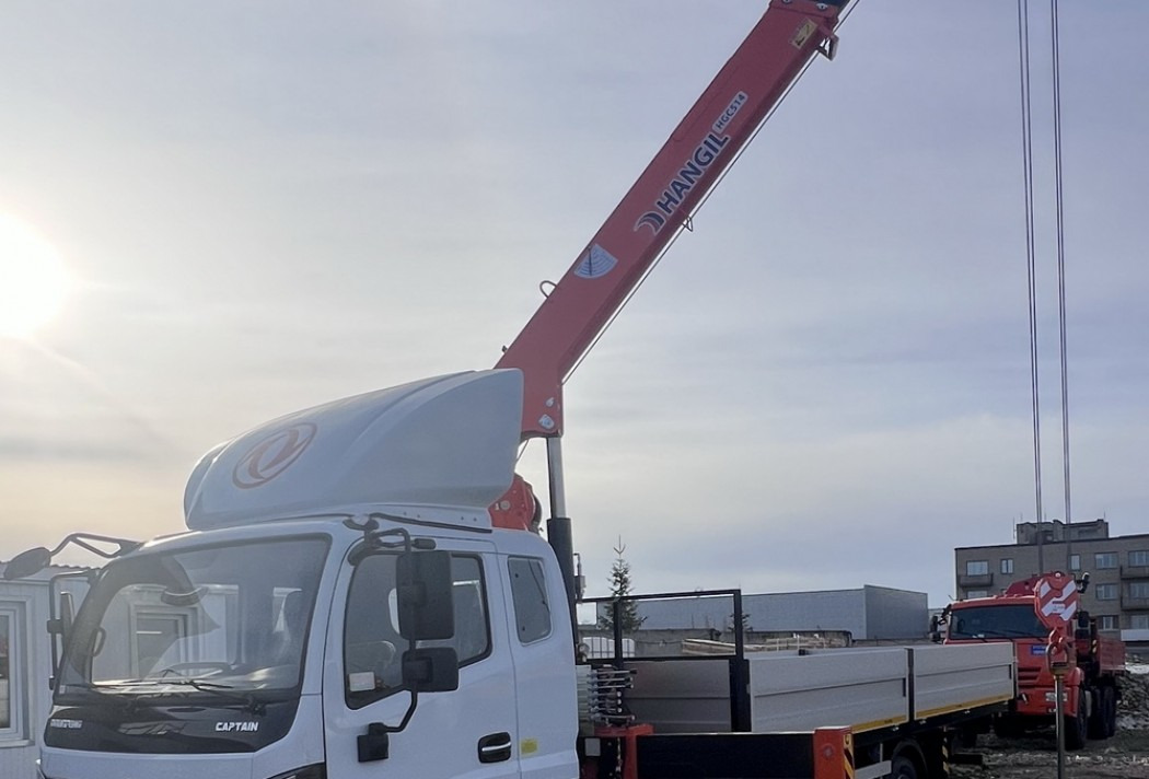 Бортовой автомобиль на шасси DONGFENG C120L с КМУ Hangil HGC514 - Бортовой грузовик/ Платформа, Автоманипулятор: фото 2 Бортовой автомобиль на шасси DONGFENG C120L с КМУ Hangil HGC514 - Бортовой грузовик/ Платформа, Автоманипулятор: фото 2