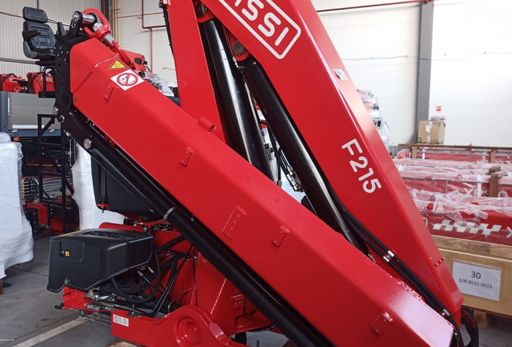 Гидравлический кран-манипулятор Fassi F215A.0.22 - Кран-манипулятор: фото 1 Гидравлический кран-манипулятор Fassi F215A.0.22 - Кран-манипулятор: фото 1