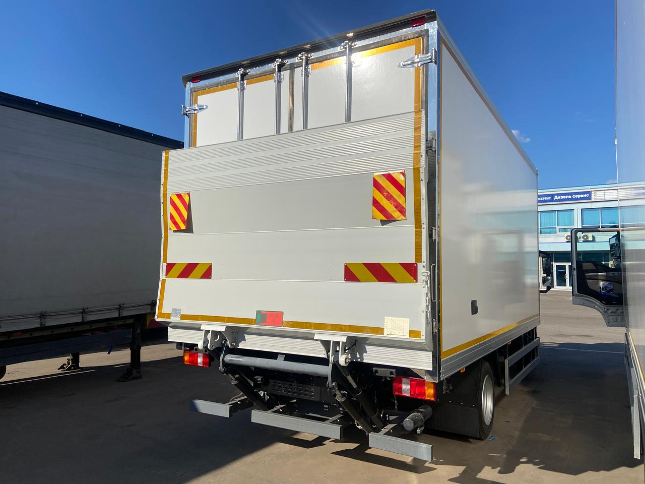 Новый Рефрижератор Для транспортировки пищевых продуктов HOWO ZZ1117H4515E1: фото 6 Новый Рефрижератор Для транспортировки пищевых продуктов HOWO ZZ1117H4515E1: фото 6