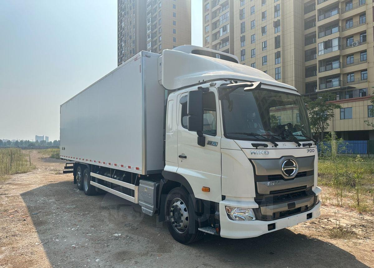 Hino 700 - Рефрижератор: фото 1 Hino 700 - Рефрижератор: фото 1