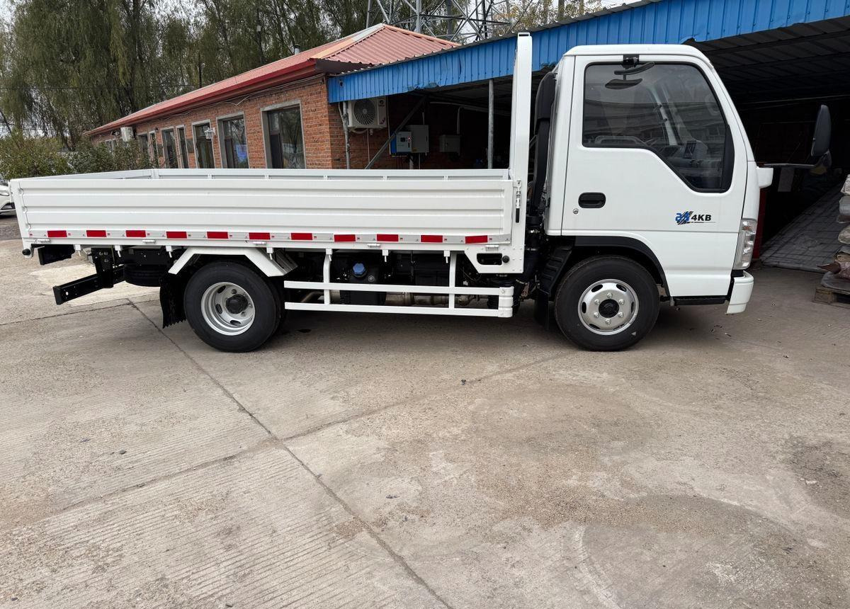 Isuzu Elf - Бортовой грузовик/ Платформа: фото 3 Isuzu Elf - Бортовой грузовик/ Платформа: фото 3