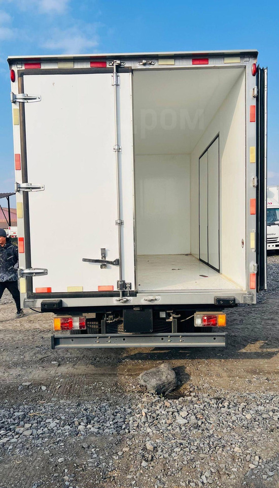 Новый Изотермический грузовик Isuzu Elf: фото 11 Новый Изотермический грузовик Isuzu Elf: фото 11