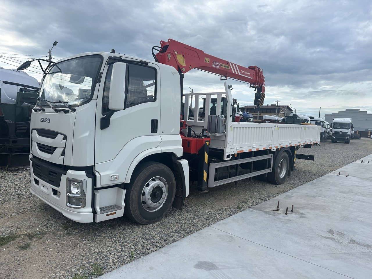 ISUZU QL5181XXYAEWHY - Бортовой грузовик/ Платформа: фото 2 ISUZU QL5181XXYAEWHY - Бортовой грузовик/ Платформа: фото 2