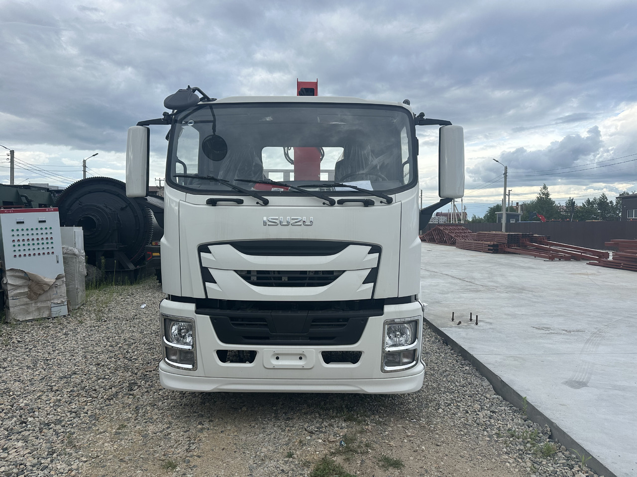 ISUZU QL5181XXYAEWHY - Бортовой грузовик/ Платформа: фото 1 ISUZU QL5181XXYAEWHY - Бортовой грузовик/ Платформа: фото 1