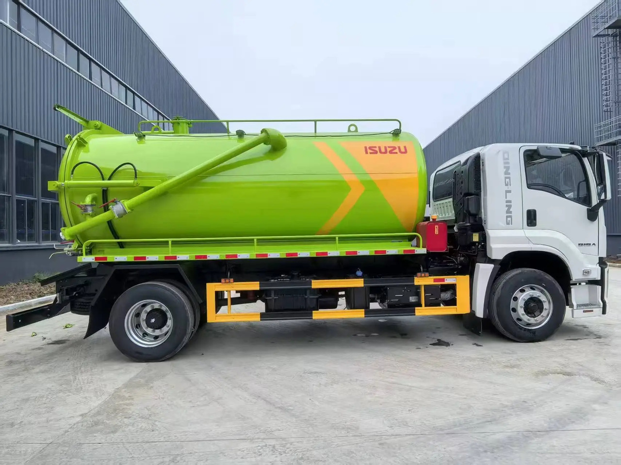 Isuzu Giga - Ассенизатор, илосос: фото 3 Isuzu Giga - Ассенизатор, илосос: фото 3