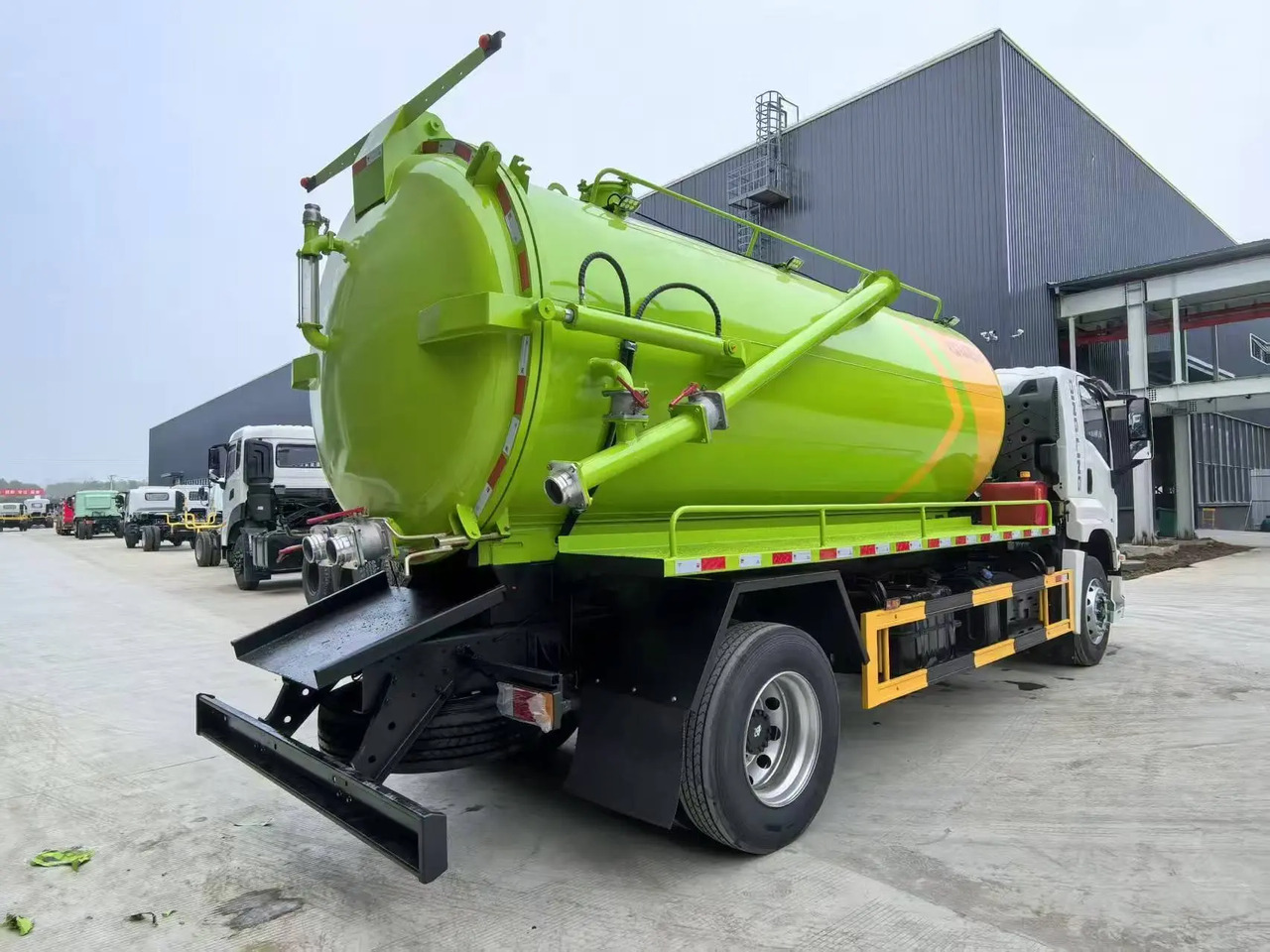 Isuzu Giga - Ассенизатор, илосос: фото 2 Isuzu Giga - Ассенизатор, илосос: фото 2