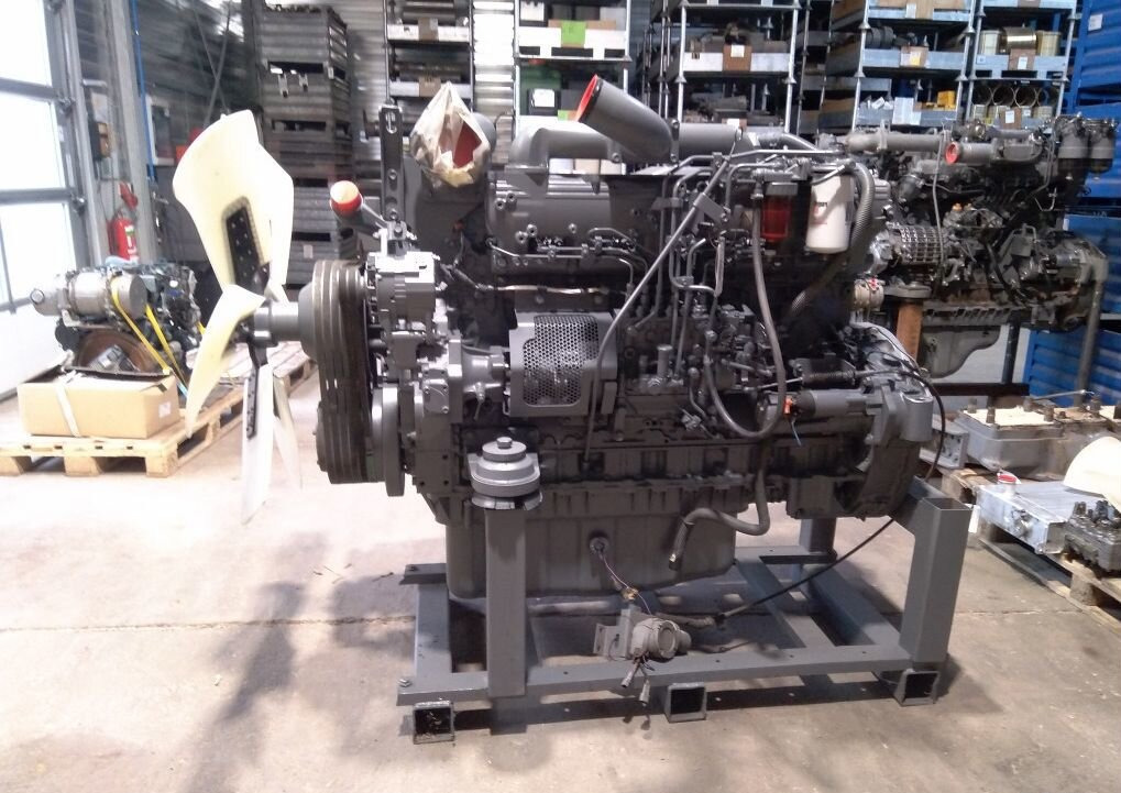 Hitachi DX-40M - Двигатель: фото 1 Hitachi DX-40M - Двигатель: фото 1