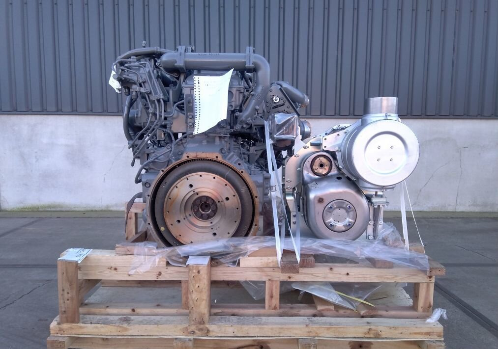 Hitachi DX-40M - Двигатель: фото 2 Hitachi DX-40M - Двигатель: фото 2