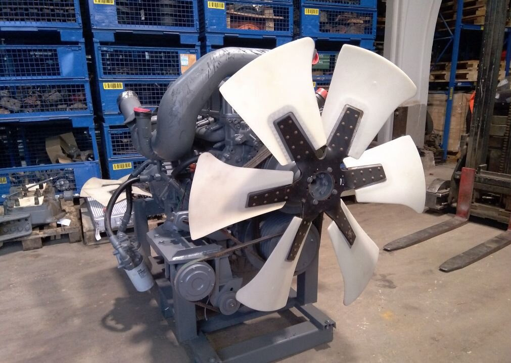 Hitachi DX-40M - Двигатель: фото 2 Hitachi DX-40M - Двигатель: фото 2