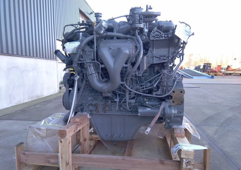 Hitachi DX-40M - Двигатель: фото 1 Hitachi DX-40M - Двигатель: фото 1