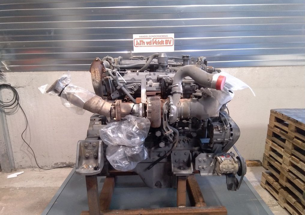 Hitachi DX75M-C - Двигатель: фото 1 Hitachi DX75M-C - Двигатель: фото 1