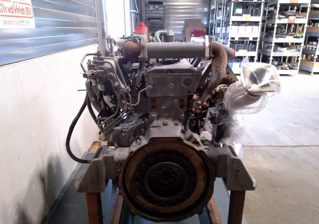 Hitachi DX75M-C - Двигатель: фото 3 Hitachi DX75M-C - Двигатель: фото 3