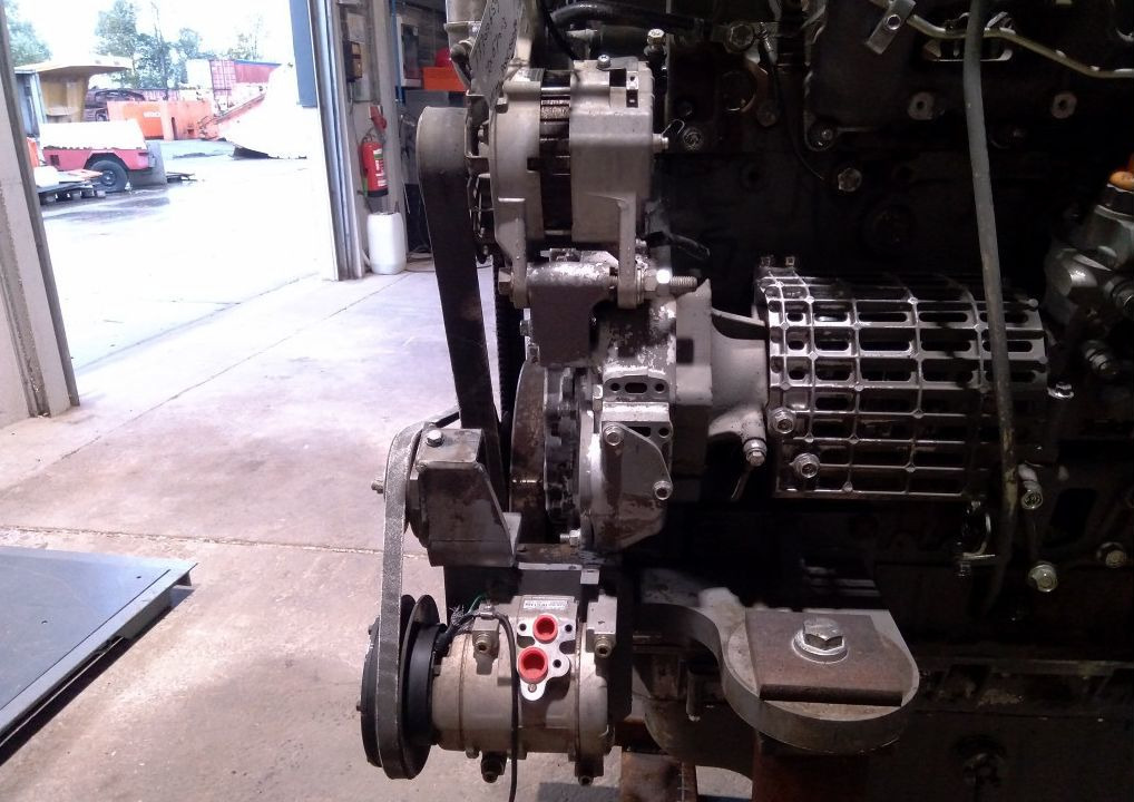 Hitachi DX75M-C - Двигатель: фото 5 Hitachi DX75M-C - Двигатель: фото 5