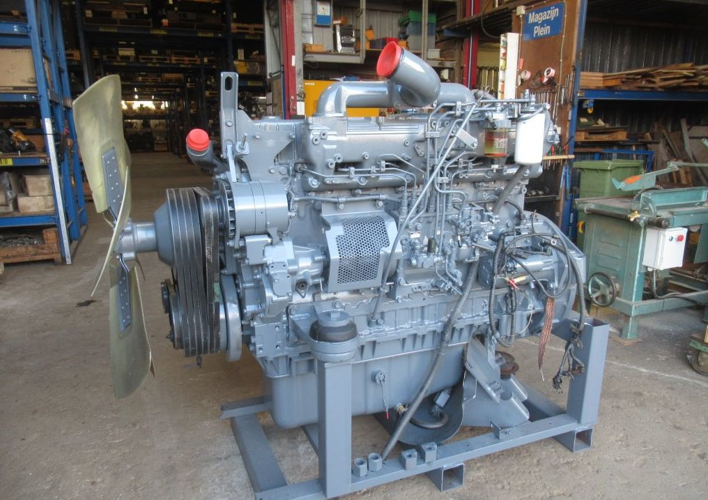 Hitachi DX75M-C - Двигатель: фото 1 Hitachi DX75M-C - Двигатель: фото 1