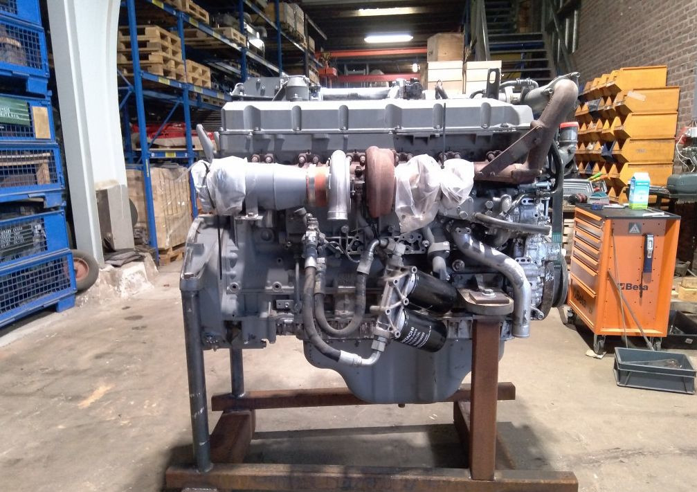 Hitachi DX75M-C - Двигатель: фото 1 Hitachi DX75M-C - Двигатель: фото 1