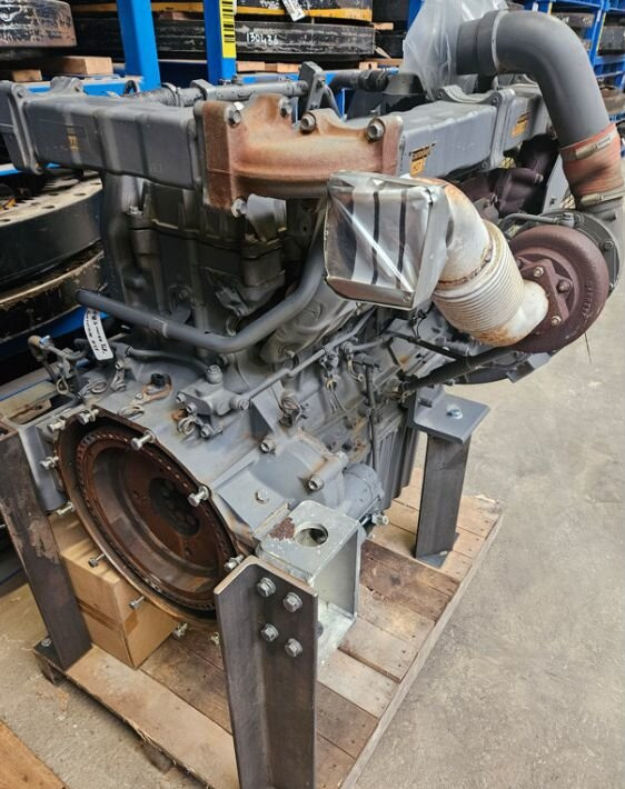 Hitachi DX75M-C - Двигатель: фото 3 Hitachi DX75M-C - Двигатель: фото 3