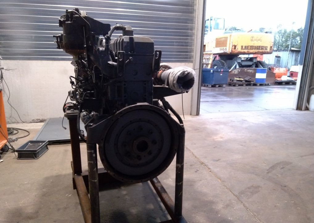 Hitachi DX75M-C - Двигатель: фото 3 Hitachi DX75M-C - Двигатель: фото 3