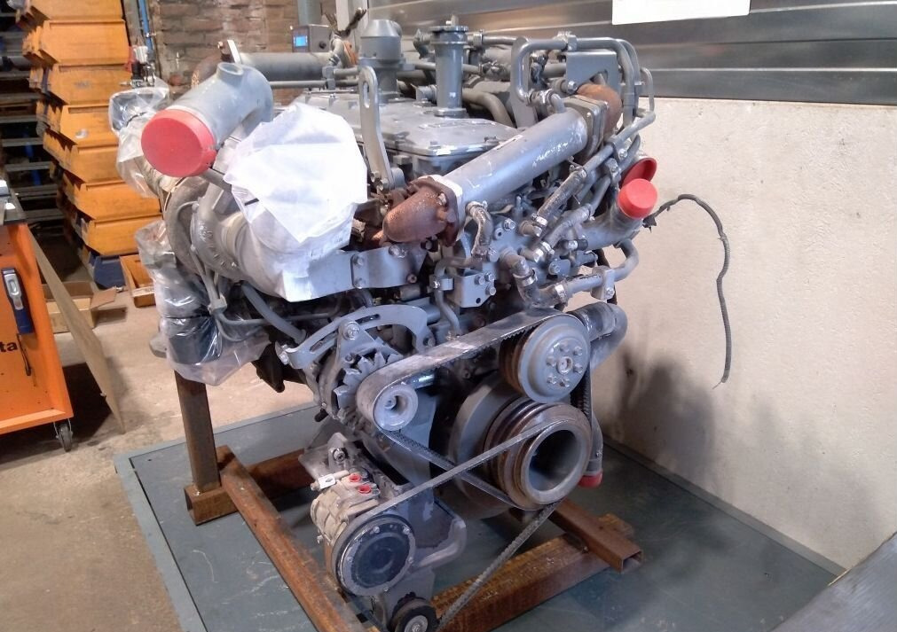 Hitachi DX75M-C - Двигатель: фото 2 Hitachi DX75M-C - Двигатель: фото 2