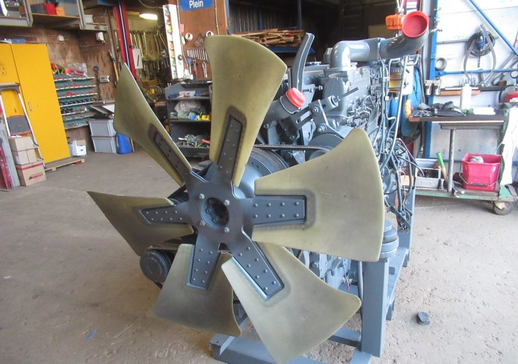 Hitachi DX75M-C - Двигатель: фото 2 Hitachi DX75M-C - Двигатель: фото 2