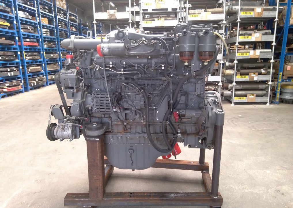 Hitachi ZX200LC - Двигатель: фото 1 Hitachi ZX200LC - Двигатель: фото 1