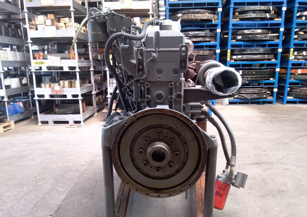 Hitachi ZX200LC - Двигатель: фото 4 Hitachi ZX200LC - Двигатель: фото 4