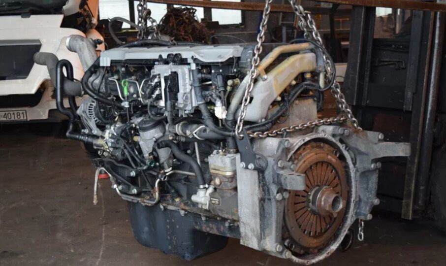 MAN TGA 26.350 - Двигатель: фото 1 MAN TGA 26.350 - Двигатель: фото 1