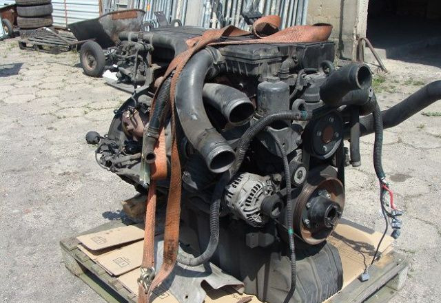 Mercedes-Benz 1820 - Двигатель: фото 2 Mercedes-Benz 1820 - Двигатель: фото 2