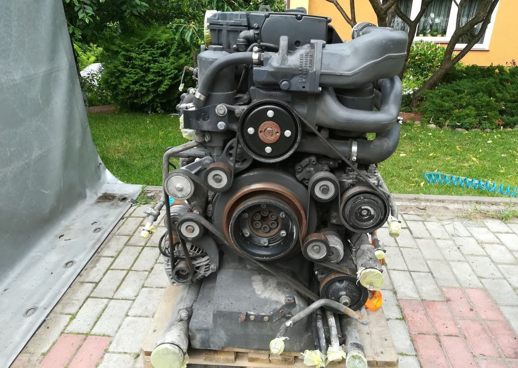 Mercedes-Benz 2320L - Двигатель: фото 2 Mercedes-Benz 2320L - Двигатель: фото 2