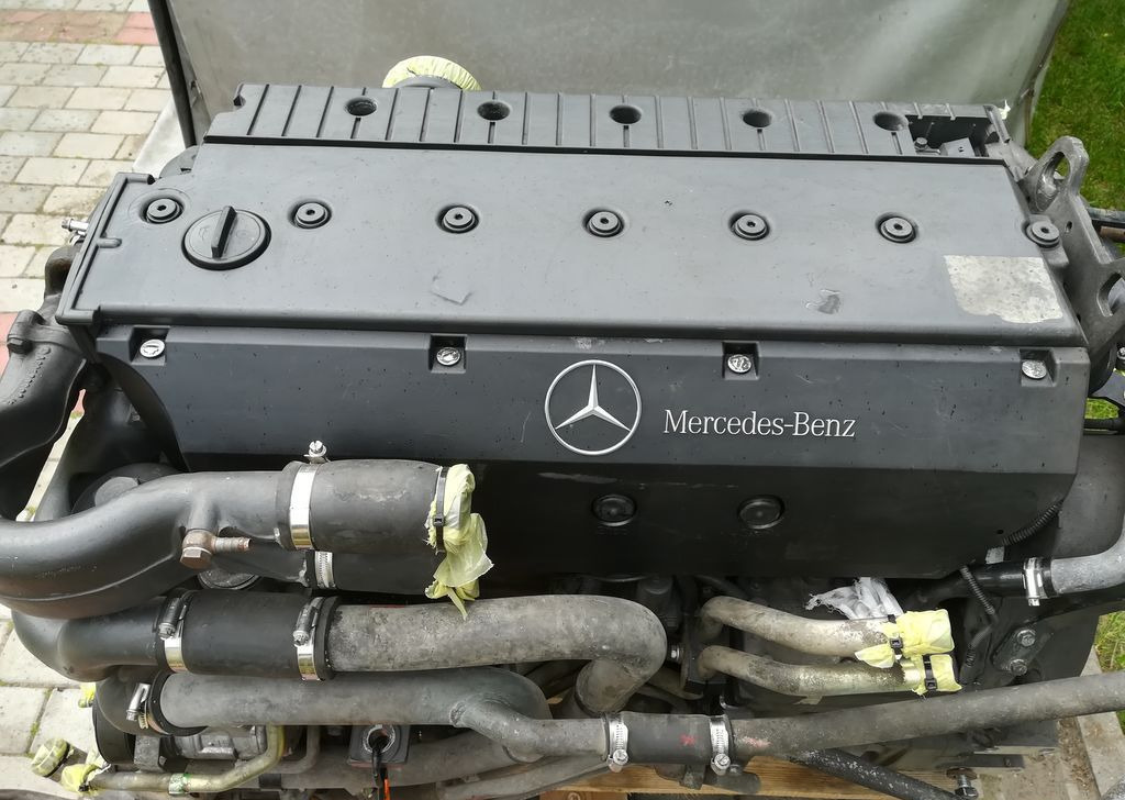 Mercedes-Benz 2320L - Двигатель: фото 1 Mercedes-Benz 2320L - Двигатель: фото 1