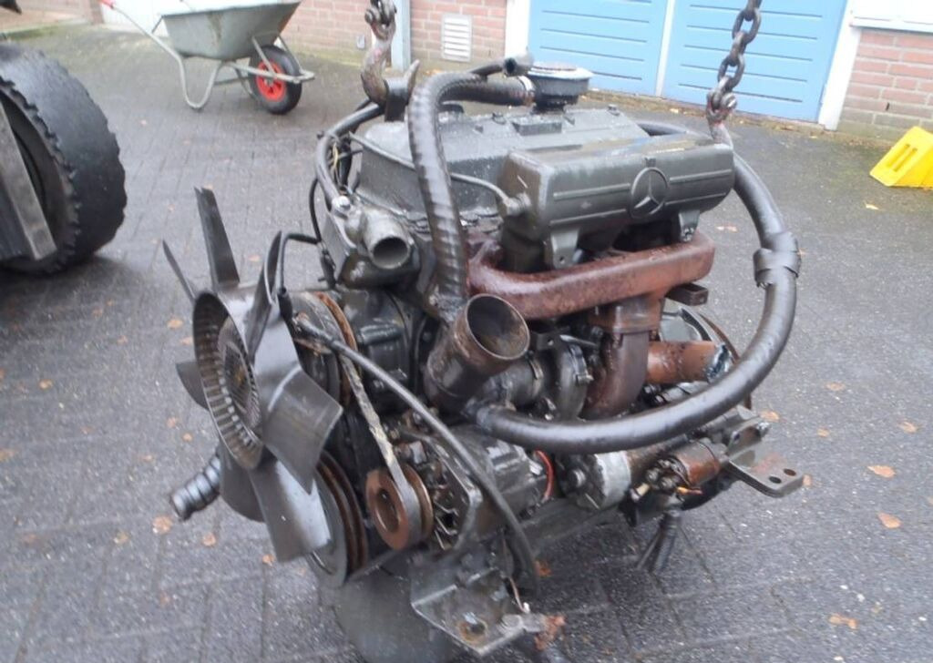 Mercedes-Benz 811 - Двигатель: фото 2 Mercedes-Benz 811 - Двигатель: фото 2