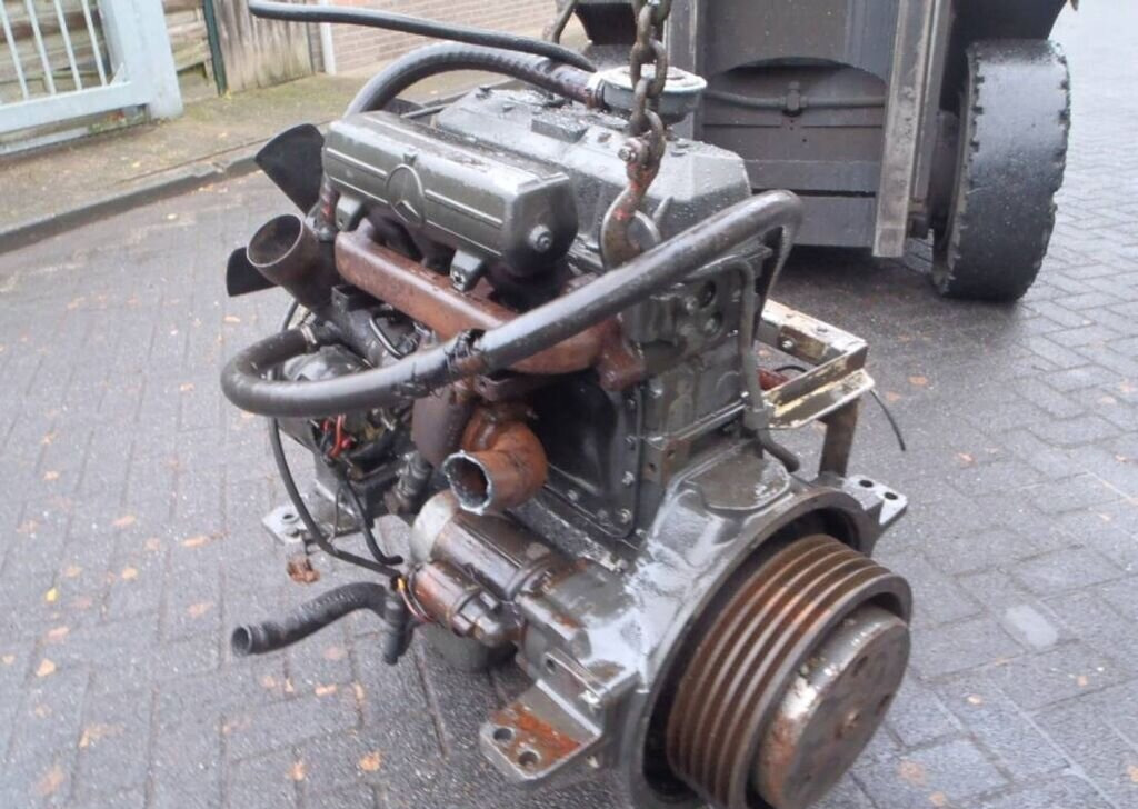 Mercedes-Benz 811 - Двигатель: фото 1 Mercedes-Benz 811 - Двигатель: фото 1