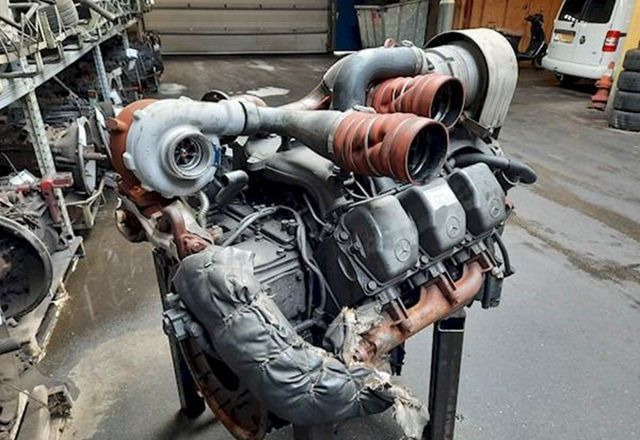 Mercedes-Benz Actros - Двигатель: фото 4 Mercedes-Benz Actros - Двигатель: фото 4