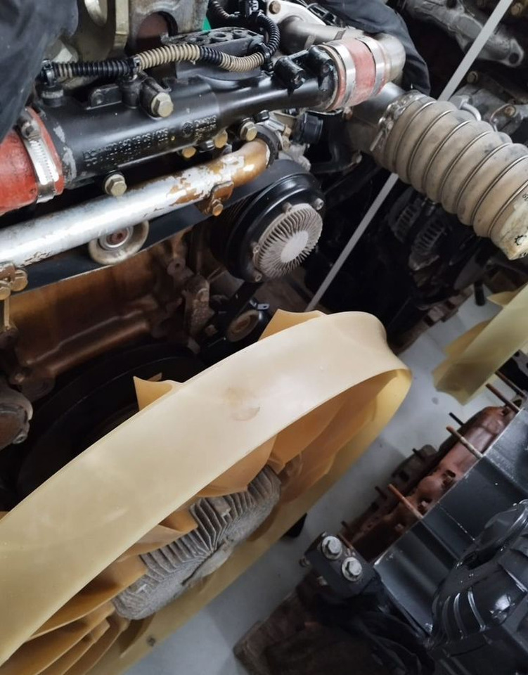 Mercedes-Benz Arocs 3351A - Двигатель: фото 4 Mercedes-Benz Arocs 3351A - Двигатель: фото 4