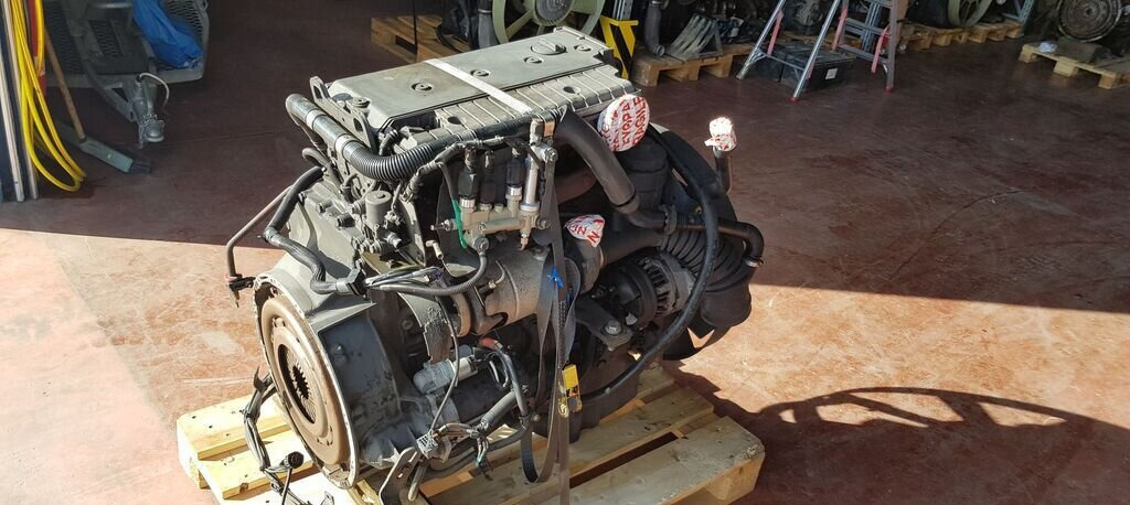 Mercedes-Benz Atego - Двигатель: фото 3 Mercedes-Benz Atego - Двигатель: фото 3