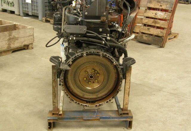 Renault Midlum - Двигатель: фото 3 Renault Midlum - Двигатель: фото 3