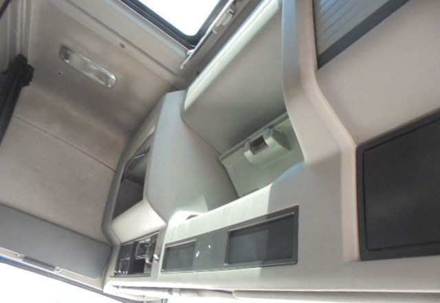 Кабина для Грузовиков VOLVO: фото 8