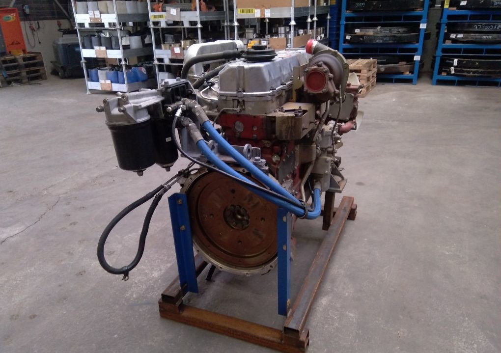 Volvo EC210CL - Двигатель: фото 3 Volvo EC210CL - Двигатель: фото 3