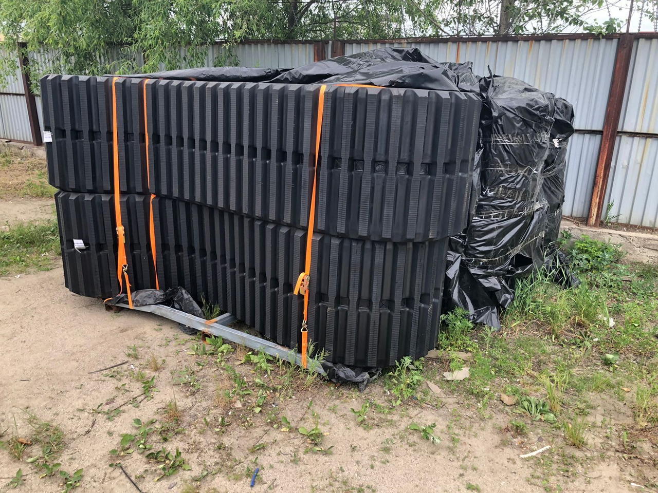 Гусеница резино-армированная 700x100x102 для комбайна "Палессе" - Гусеница для Сельскохозяйственной техники: фото 2 Гусеница резино-армированная 700x100x102 для комбайна "Палессе" - Гусеница для Сельскохозяйственной техники: фото 2