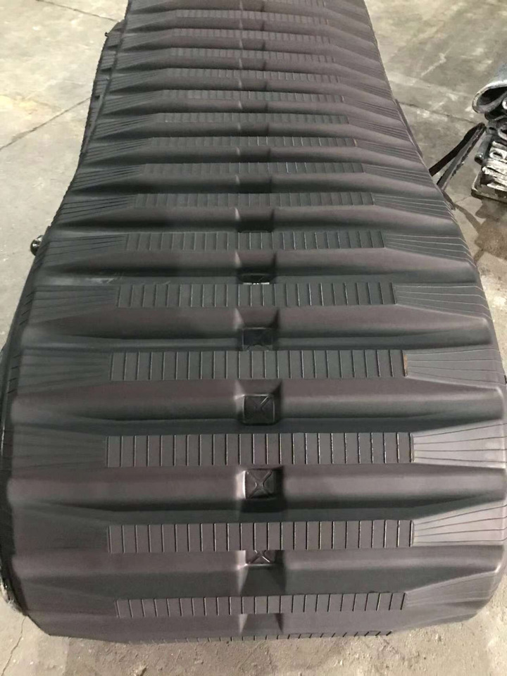 Гусеница резино-армированная 700x100x109 для комбайна "VECTOR 450 TRACK" - Гусеница для Сельскохозяйственной техники: фото 1 Гусеница резино-армированная 700x100x109 для комбайна "VECTOR 450 TRACK" - Гусеница для Сельскохозяйственной техники: фото 1