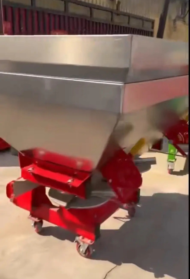 Разбрасыватель удобрений 2FX-1200 (РУМ) - Разбрасыватель удобрений: фото 2 Разбрасыватель удобрений 2FX-1200 (РУМ) - Разбрасыватель удобрений: фото 2