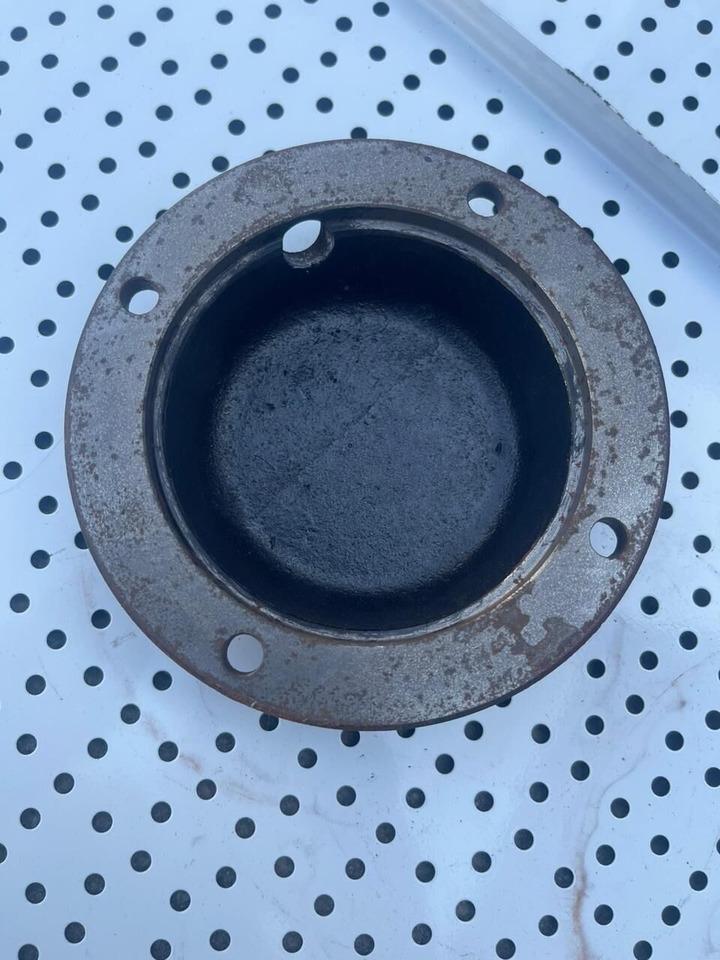 102.02.00.103 Крышка катка - Запчасти для Комбайнов: фото 2 102.02.00.103 Крышка катка - Запчасти для Комбайнов: фото 2