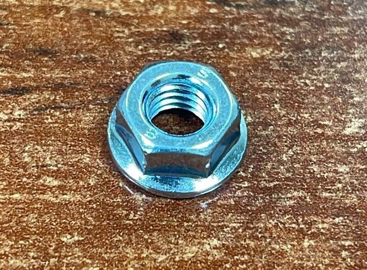 Болт М6х16 -10.9 (с зубч. насечкой) крепления сегментов 10931 - Запчасти для Комбайнов: фото 1 Болт М6х16 -10.9 (с зубч. насечкой) крепления сегментов 10931 - Запчасти для Комбайнов: фото 1