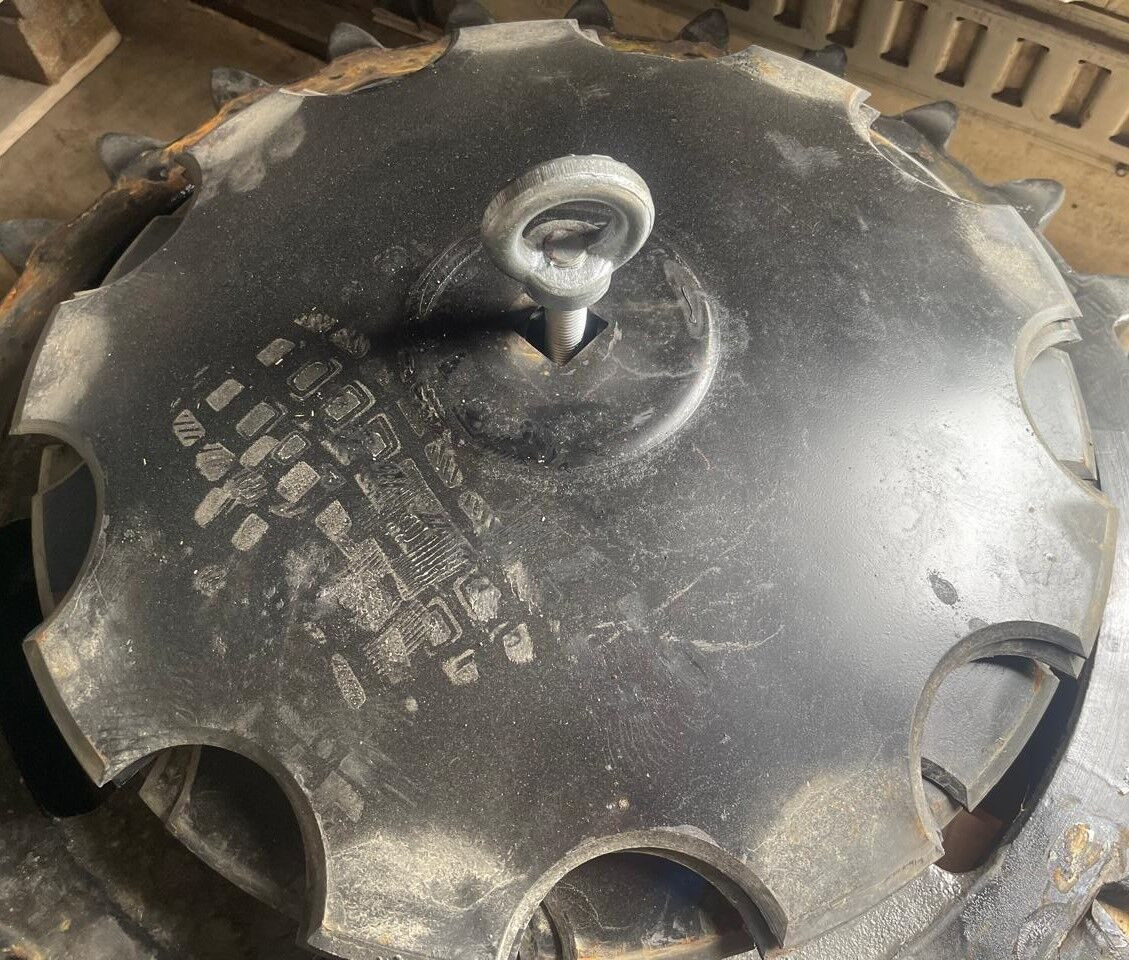 Диск бороны 560 (ромашка) под квадратный вал 40х40мм - Запчасти для Борон: фото 1 Диск бороны 560 (ромашка) под квадратный вал 40х40мм - Запчасти для Борон: фото 1