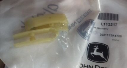 L113217 Зажимная скоба John Deere - Запчасти для Тракторов: фото 1 L113217 Зажимная скоба John Deere - Запчасти для Тракторов: фото 1