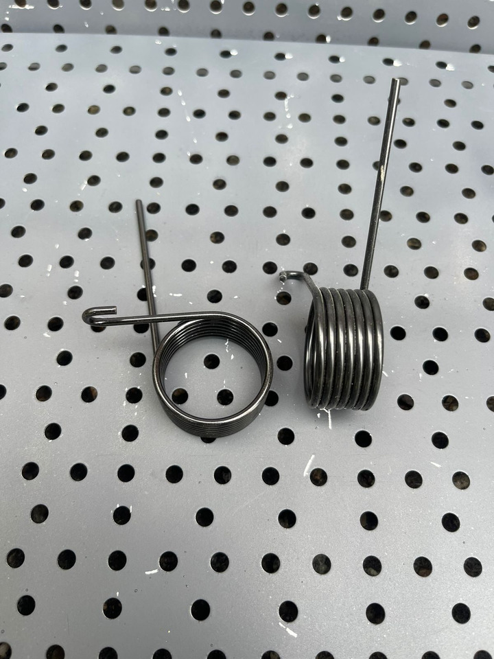 Натяжная пружина рычага G28518 (KINZE, JOHN DEERE) - Запчасти для Посевной техники: фото 1 Натяжная пружина рычага G28518 (KINZE, JOHN DEERE) - Запчасти для Посевной техники: фото 1